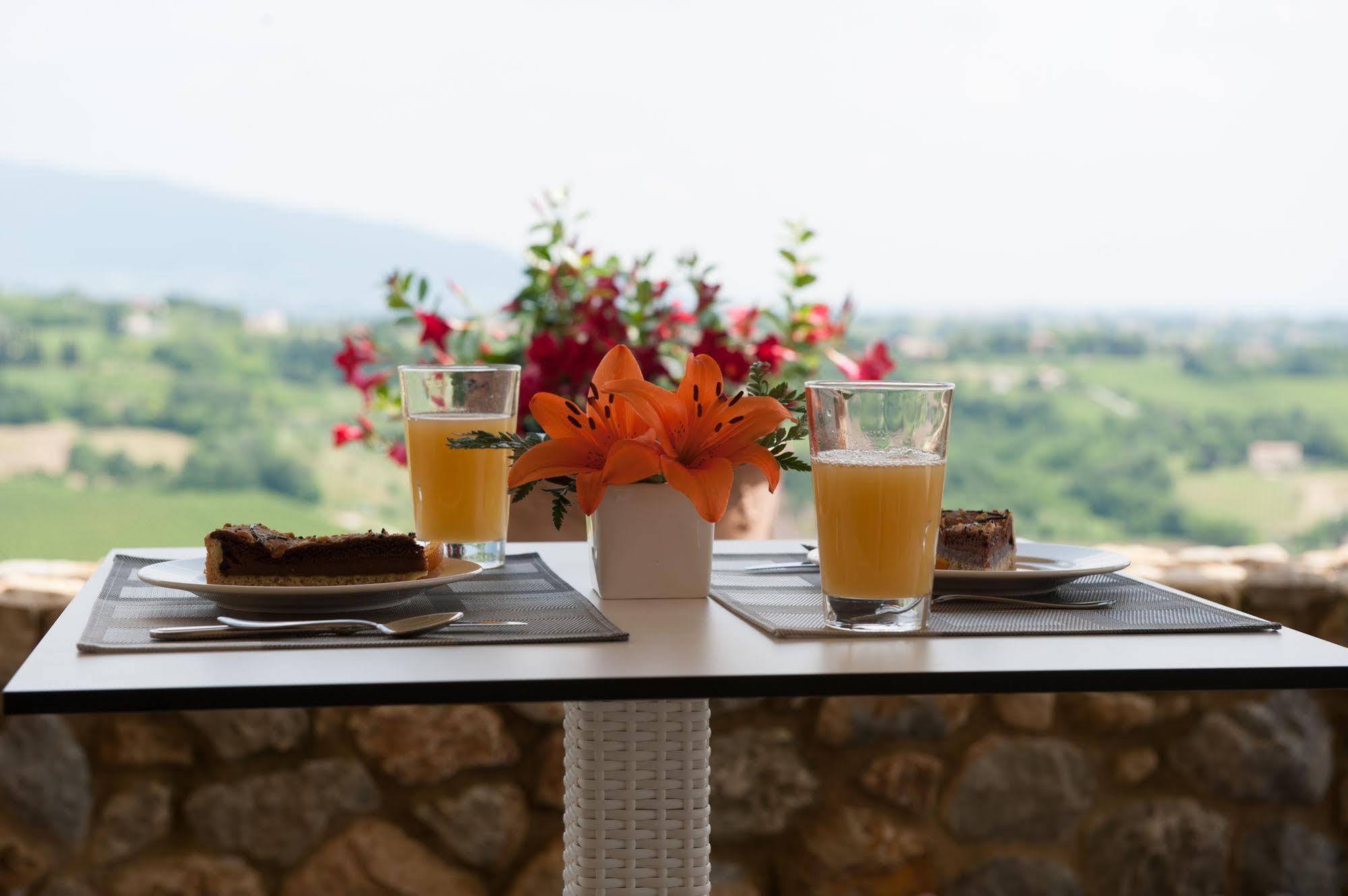 Villa Del Poggio Prosecco Bike Hotel San Pietro Di Feletto Exterior foto